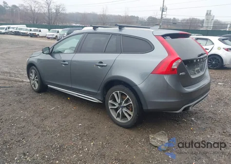2017 Volvo V60 Cross Country T5 z USA, uszkodzony, nr VIN YV440MWK9H1029162
